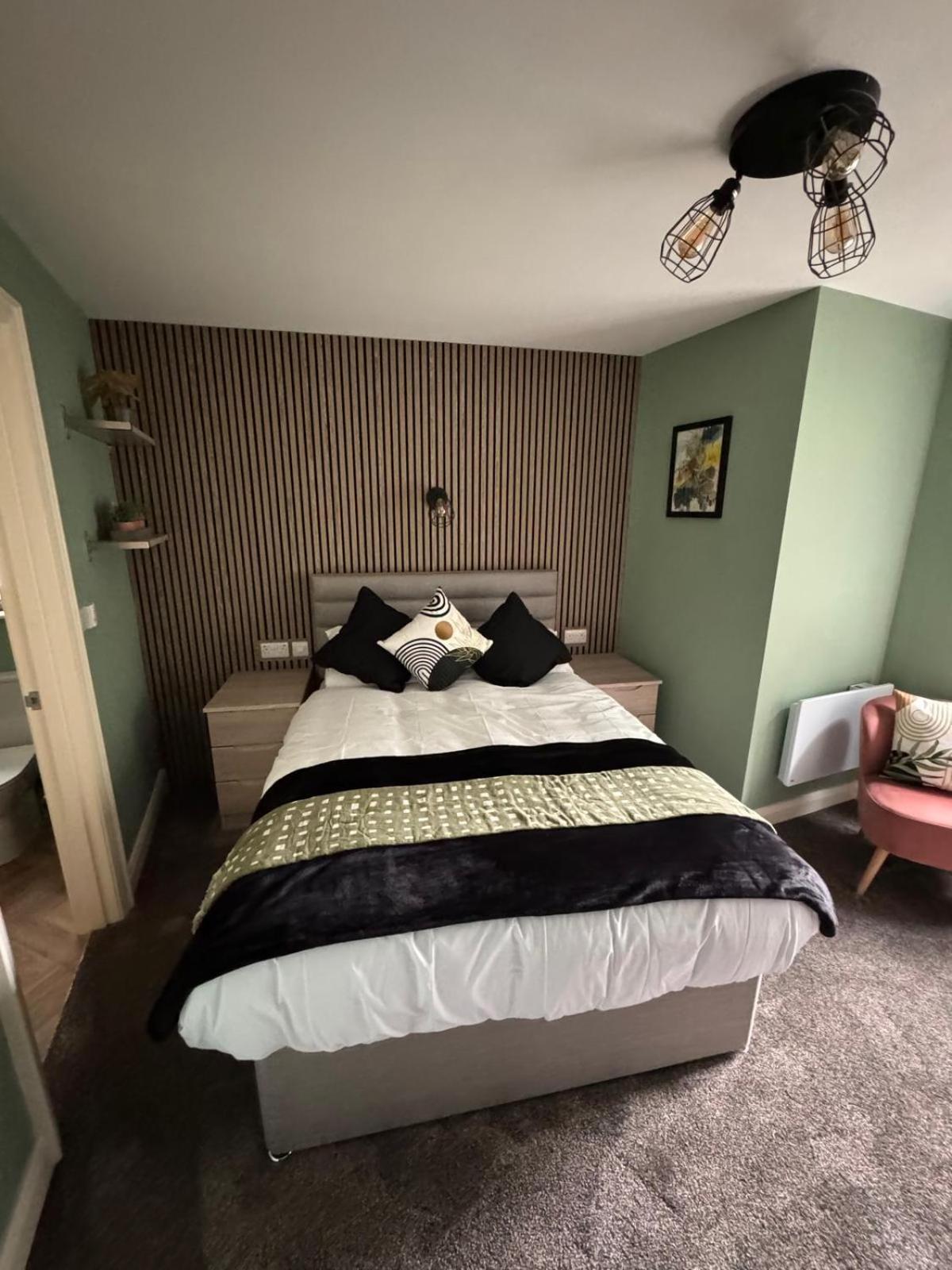 Bedroom With Ensuite In 15-Br Home Bangor  Bagian luar foto