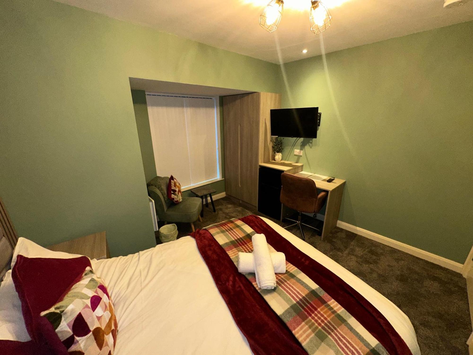 Bedroom With Ensuite In 15-Br Home Bangor  Bagian luar foto